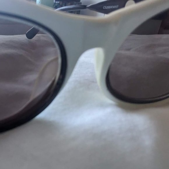 Women\'s Cat eye Sunglasses - White w/ Black Metal Temples